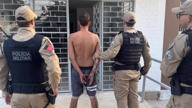 PM prende suspeito de homicídio e apreende faca usada no crime em Teixeira/PB