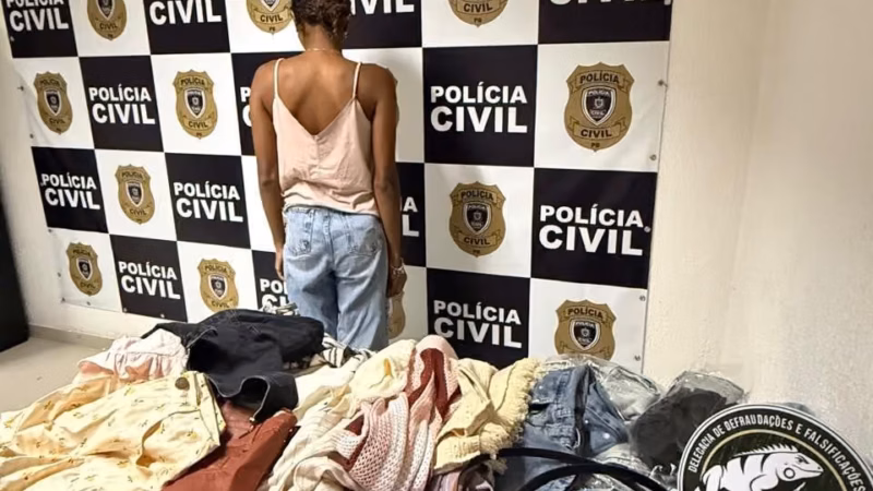 Mulher é presa suspeita de aplicar golpes usando pix falso em lojas de roupa em Manaíra
