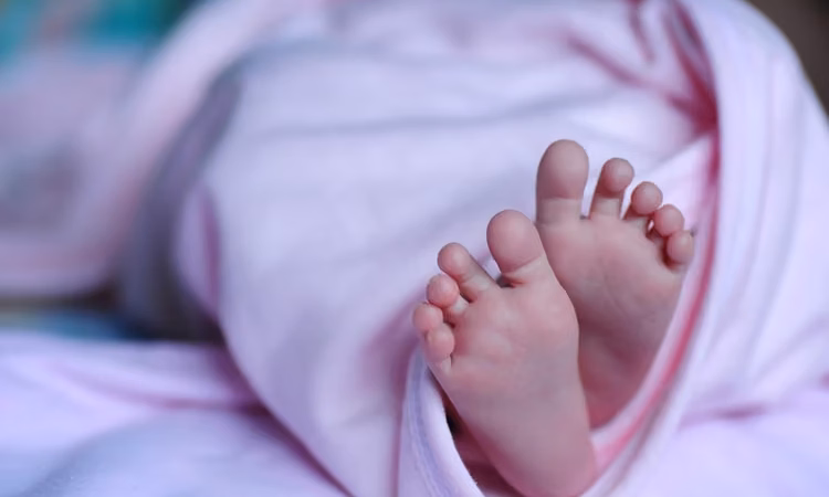 Bebê morre dentro de casa em Massaranduba e polícia prende pai suspeito de tráfico