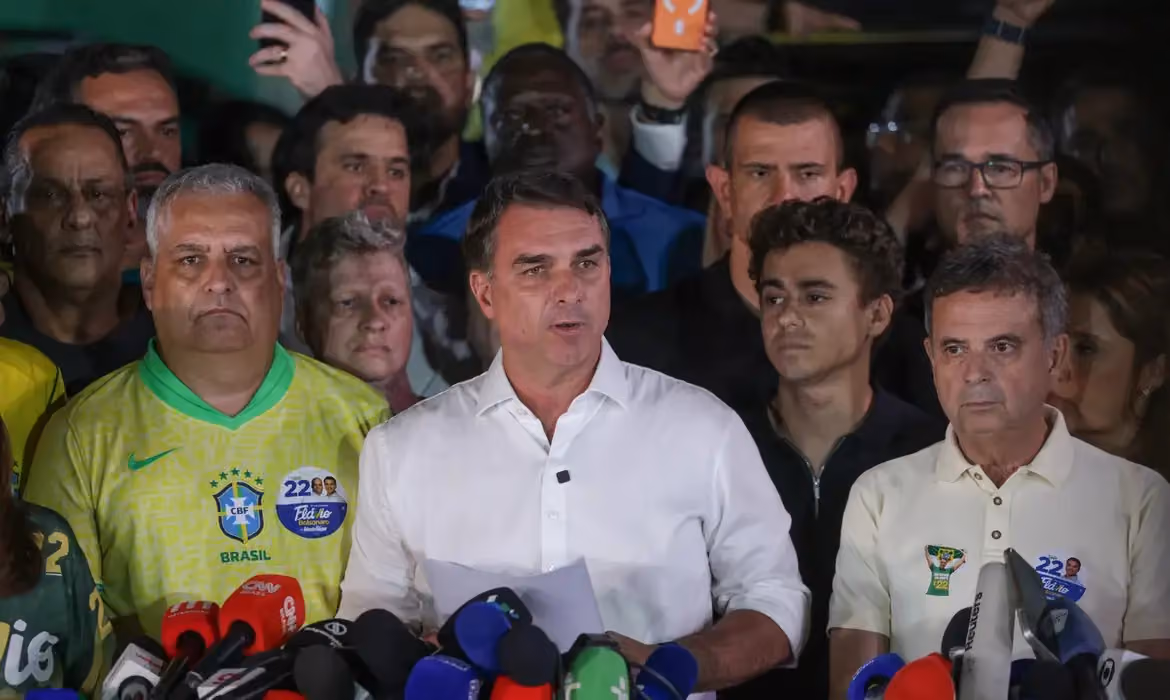 Flávio Bolsonaro não reconhece vitória de Lula e pedirá anulação do pleito