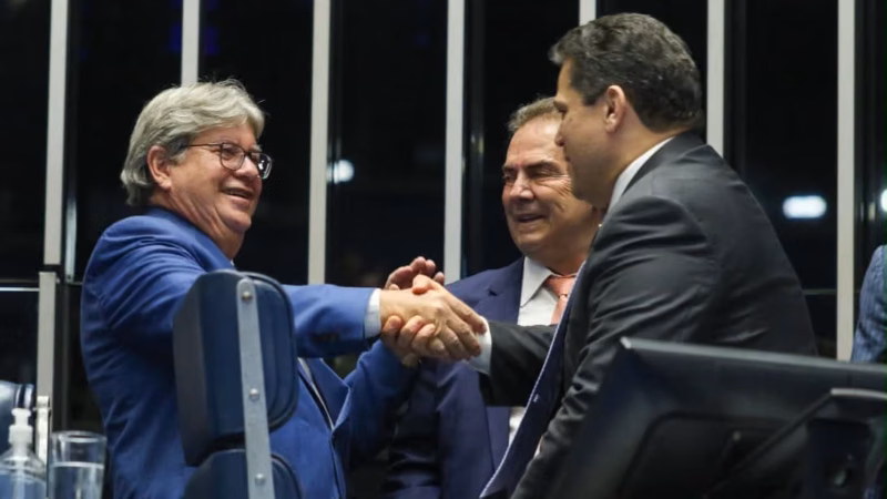 João Azevêdo visita Senado após eleição e celebra aprovação do fim da escala 6×1