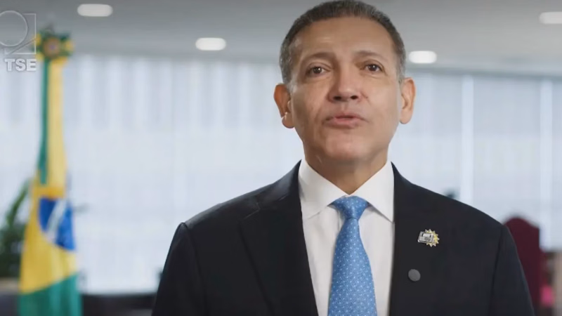 TSE nega acusação de Flávio Bolsonaro sobre expulsão de fiscais de sala-cofre