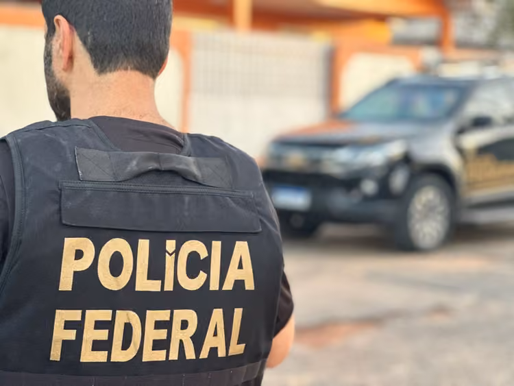 Polícia Federal faz operação contra mulher acusada de fraude para receber BPC e aposentadoria em Campina Grande